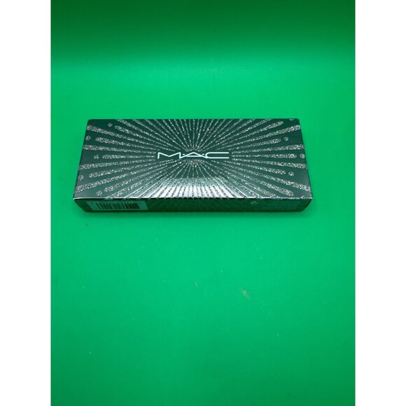 MAC Flashing Ice Extra Dimension Skinfinish Trio Medium Deep Palette - Picture 4 of 5